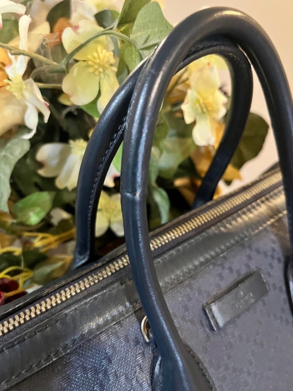 Authentic Gucci Bright Diamanté leather Boston bag in Navy Blue - Picture 4 of 14